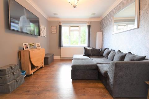 Flat 3, 159 Kingston Road, Epsom, KT17 2HA