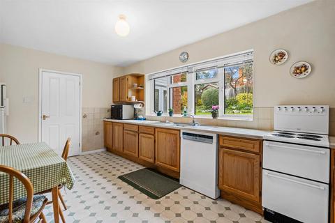 141 Battenhall Road, Worcester, WR5 2BU