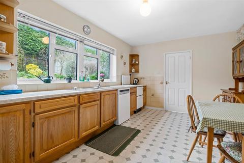 141 Battenhall Road, Worcester, WR5 2BU