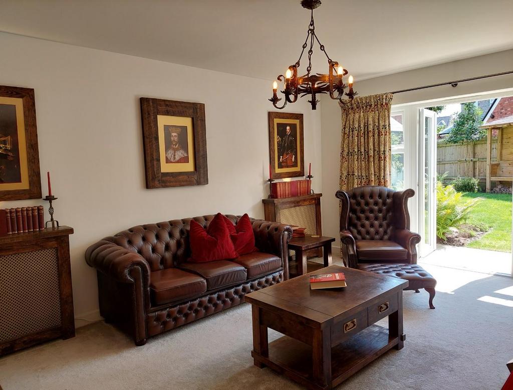 Lounge 3.jpg