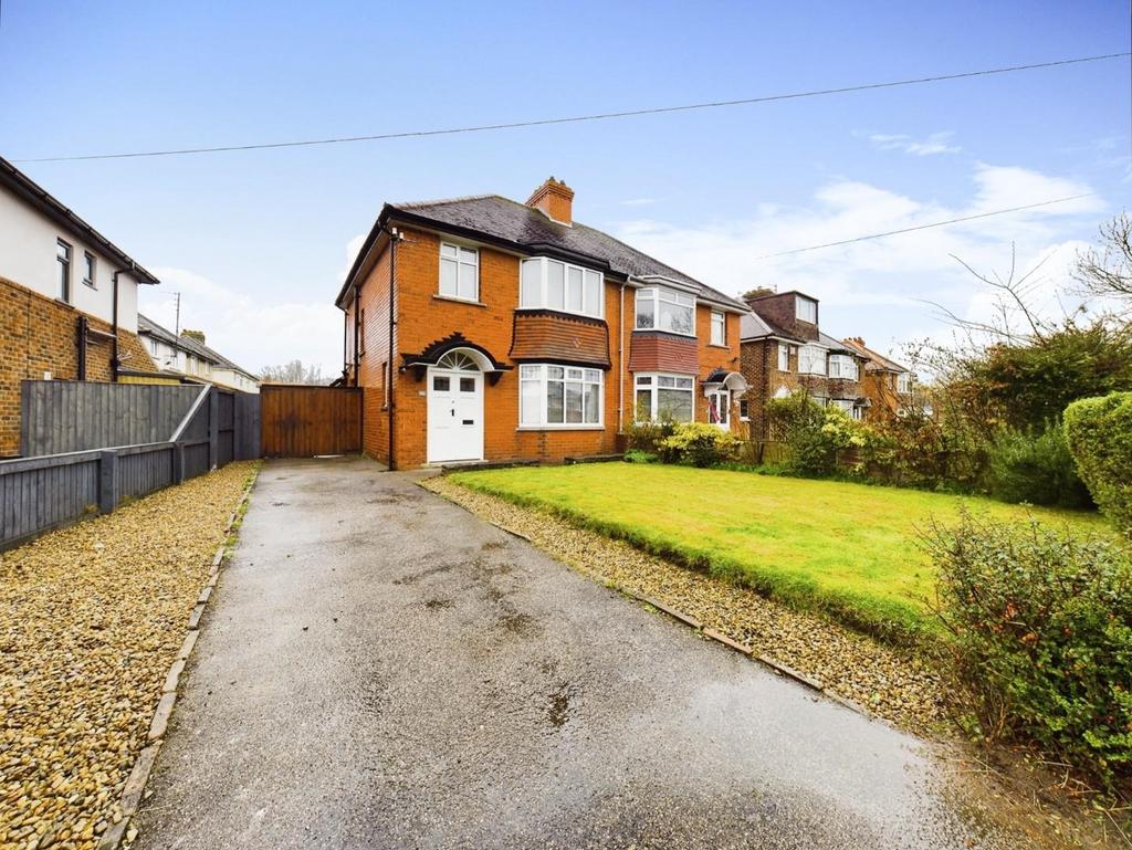 Newlands Park Drive, Scarborough 3 bed semidetached house for sale £