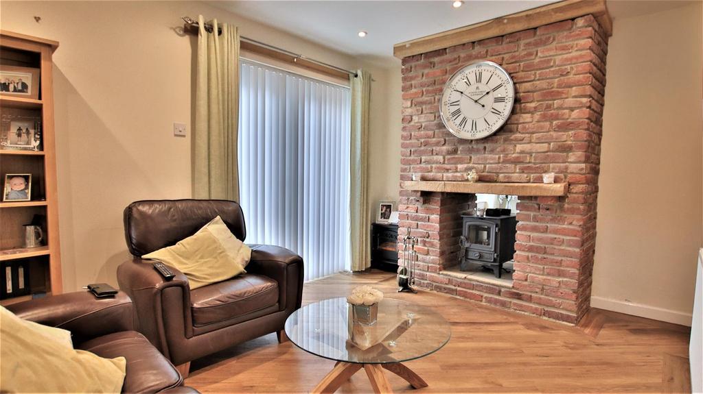 Aston Cross, Tewkesbury 4 bed semidetached house £415,000