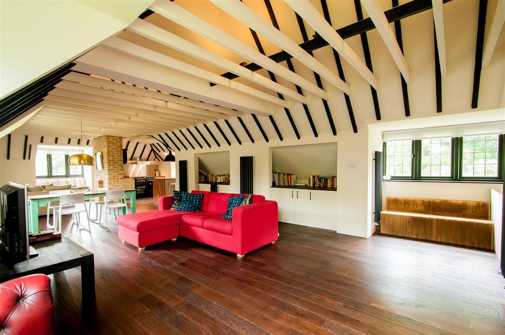 Egmont Park Road, Walton on the Hill 2 bed apartment £670,000