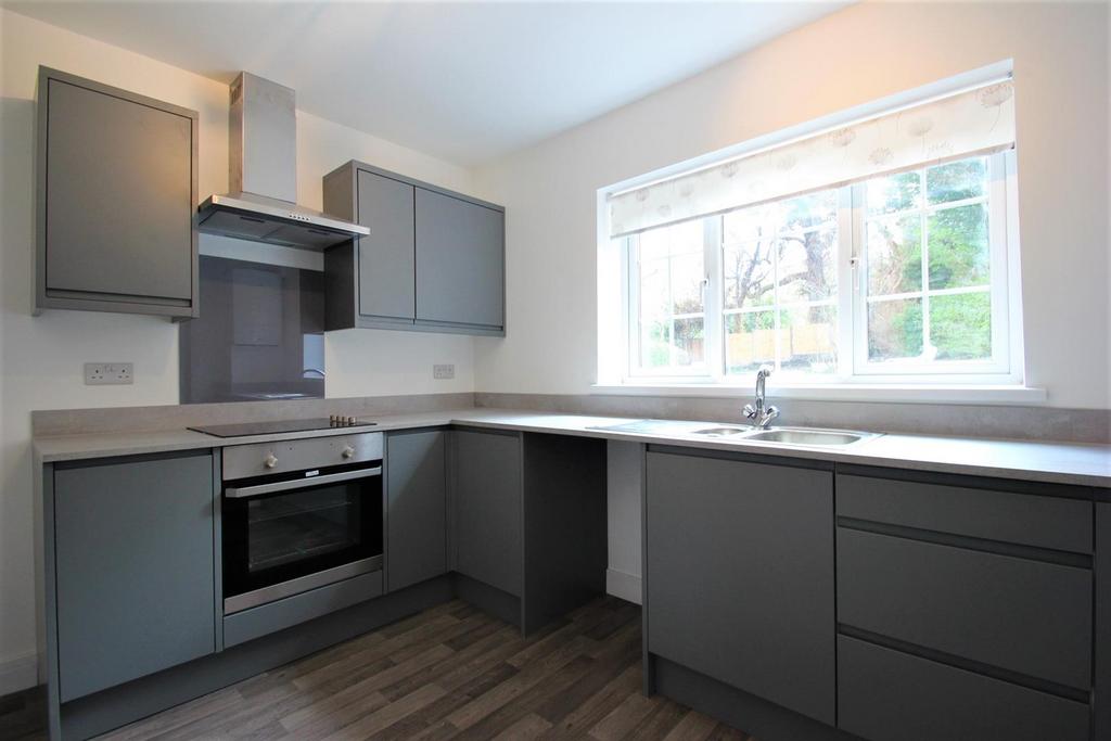 Parsons Road, Redditch 3 bed property £995 pcm (£230 pw)
