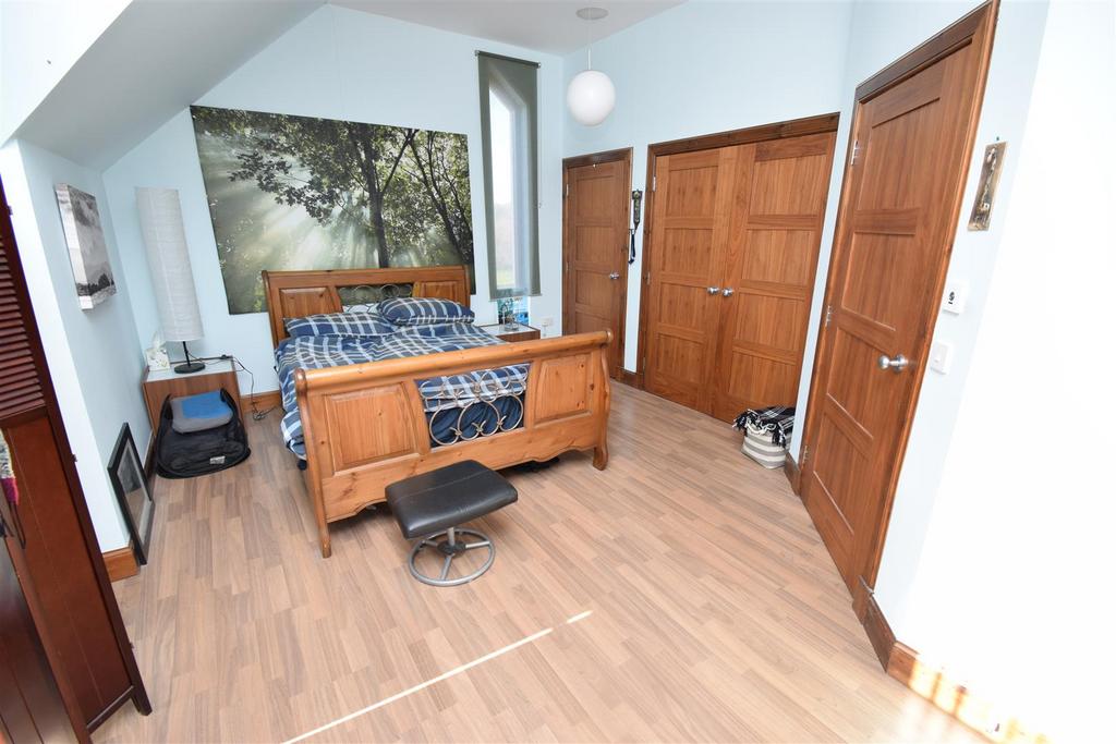 Bedroom two (2).jpg