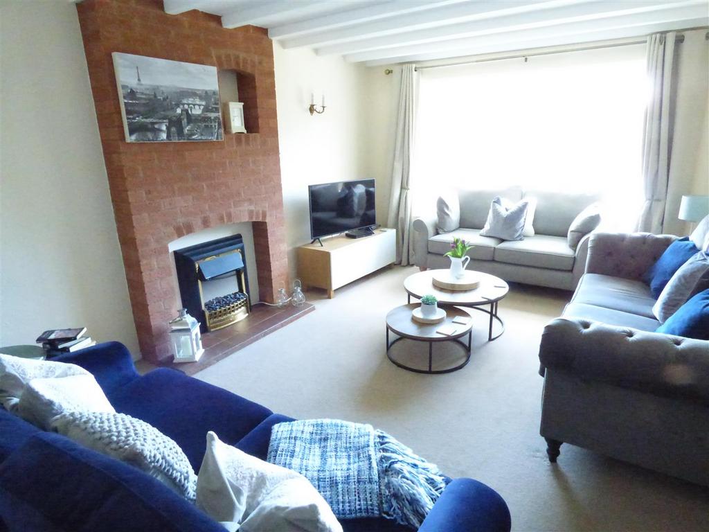 Saxon Close, StratforduponAvon 4 bed detached house £1,650 pcm (£