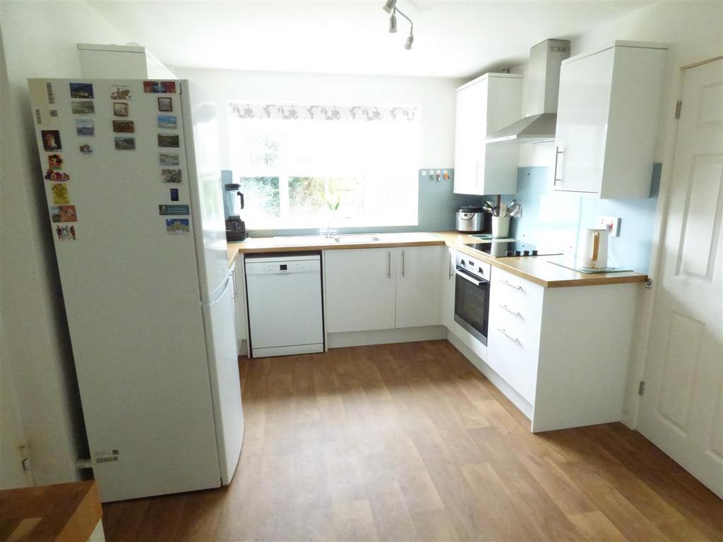 Saxon Close, StratforduponAvon 4 bed detached house £1,650 pcm (£