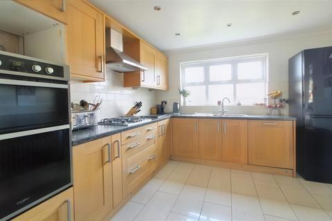 4 bedroom detached house for sale - Kenyon Bank, Denby Dale, Huddersfield, HD8 8TD