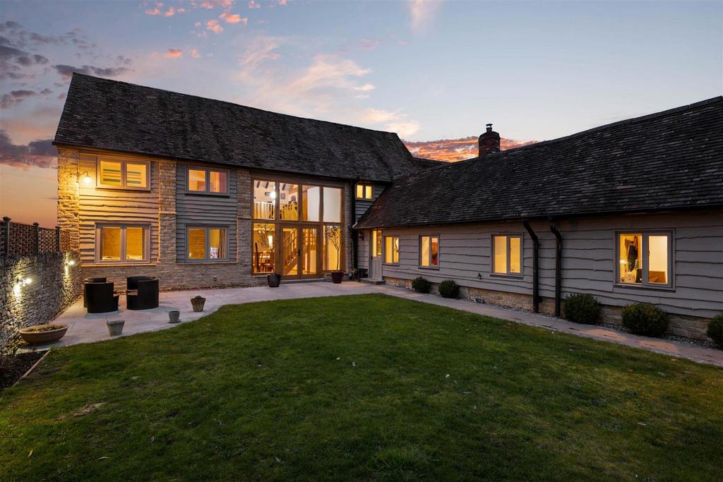 East Side, North Littleton, Evesham 4 bed barn conversion for sale £