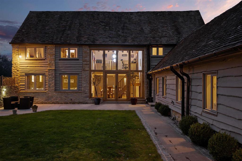 East Side, North Littleton, Evesham 4 bed barn conversion for sale £