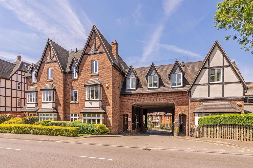 Station Road, Dorridge 2 bed apartment £290,000