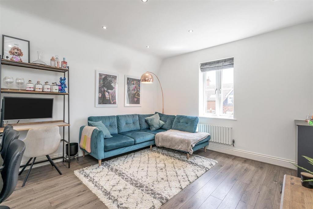 Station Road, Dorridge 2 bed apartment £290,000