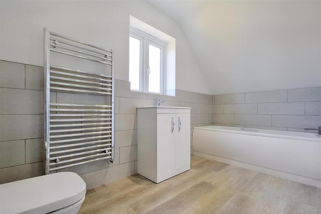 Bathroom 1.jpeg