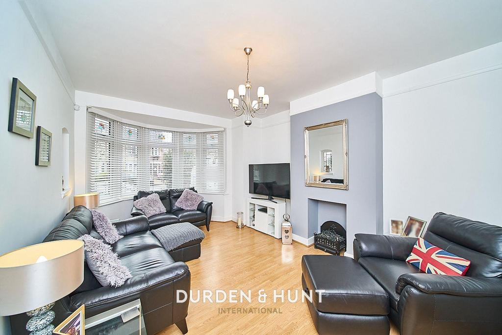 Aragon Drive, Hainault, IG6 3 bed semidetached house for sale £650,000