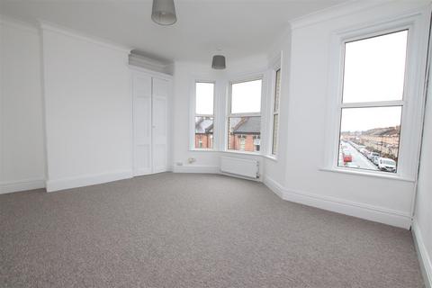 Top Floor Flat, 24 Pinhoe Road, Exeter, EX4 7HL