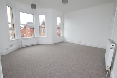 Top Floor Flat, 24 Pinhoe Road, Exeter, EX4 7HL