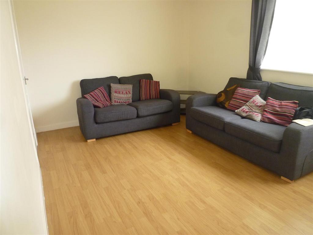 Elsdon Avenue, Seaton Delaval 2 bed ground floor flat £495 pcm (£114 pw)