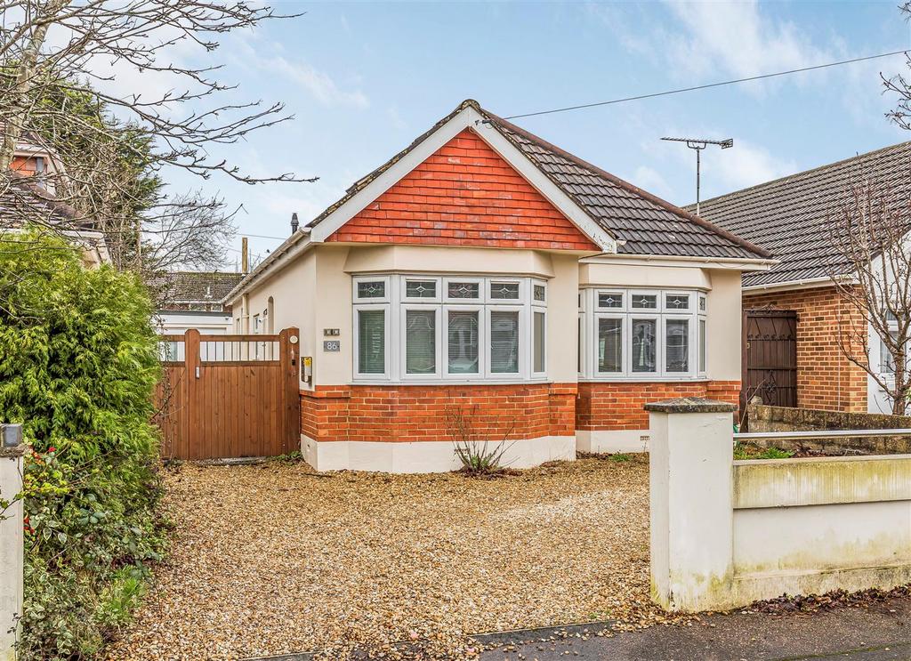 Craigmoor Avenue, Bournemouth 3 bed chalet £470,000