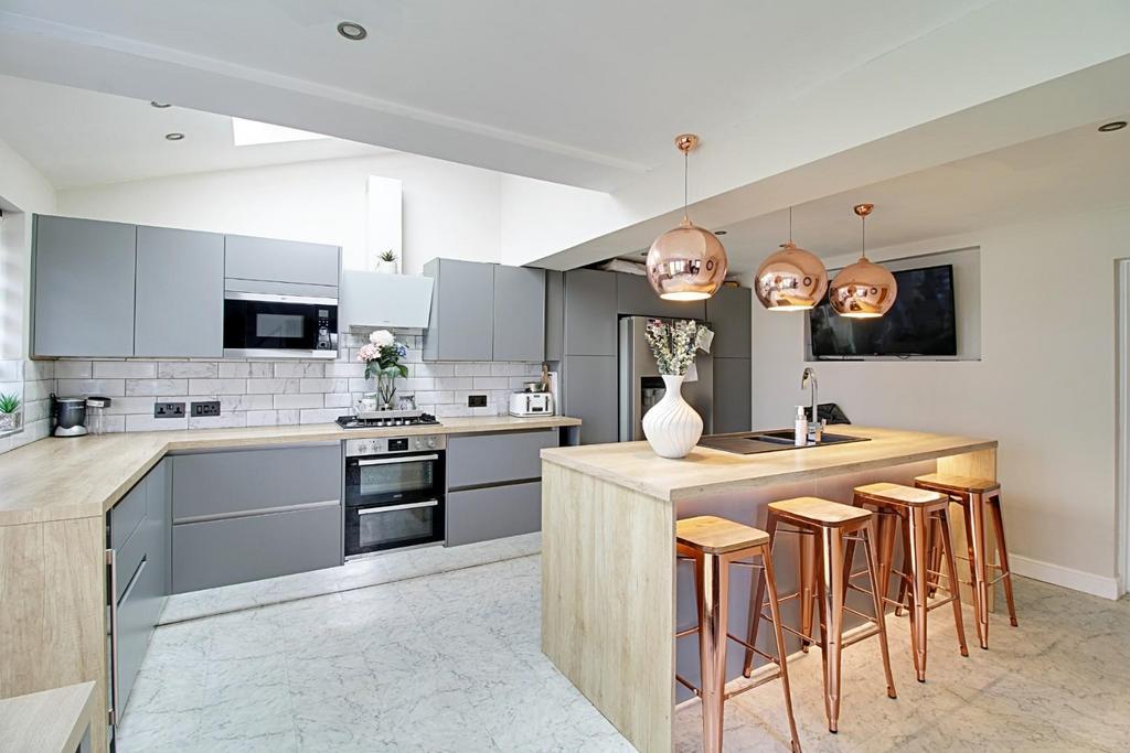 Kitchen (3).jpg