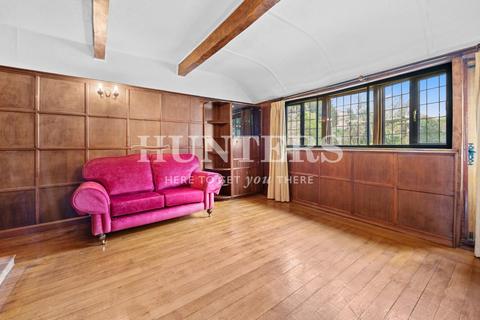 95 Colindeep Lane, London, NW9 6DJ