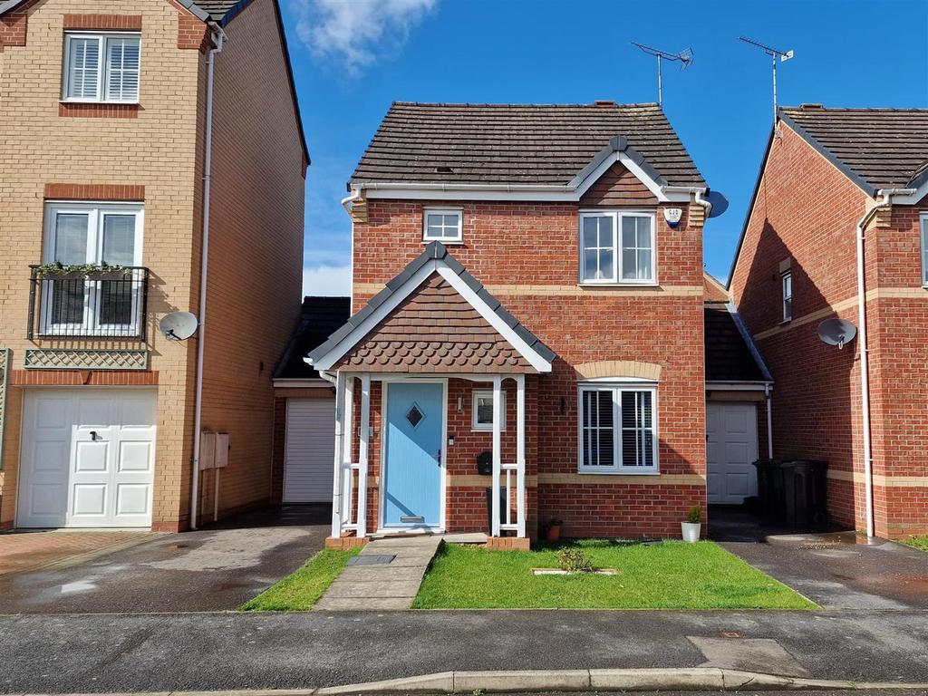 Kyle Road, Hilton, Derby 3 bed link detached house £230,000