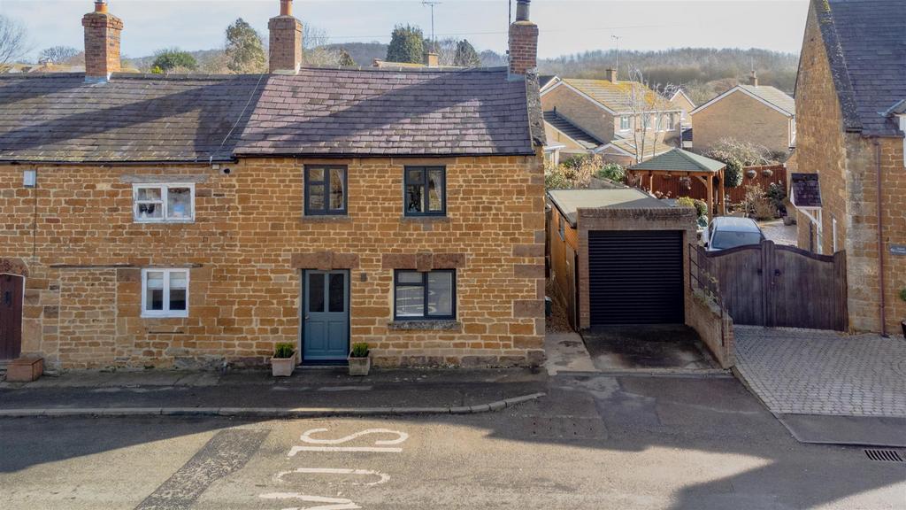 Main Street, Lyddington, Rutland 2 bed cottage £325,000