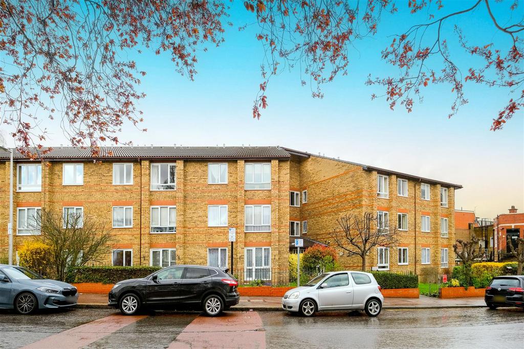 Ullswater Court, South Woodford 1 bed retirement property for sale £