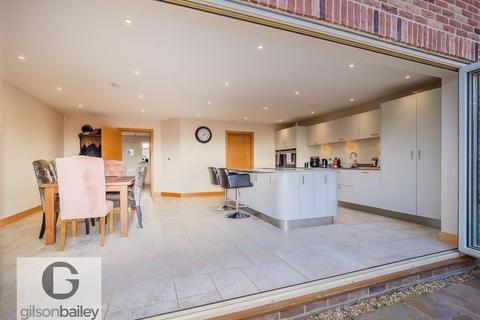7 Cricket View, Mildenhall, Bury St Edmunds, IP28 7FA