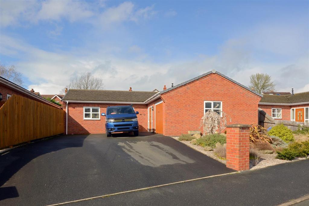 Lesley Owen Way, Sundorne, Shrewsbury 3 bed detached bungalow for sale