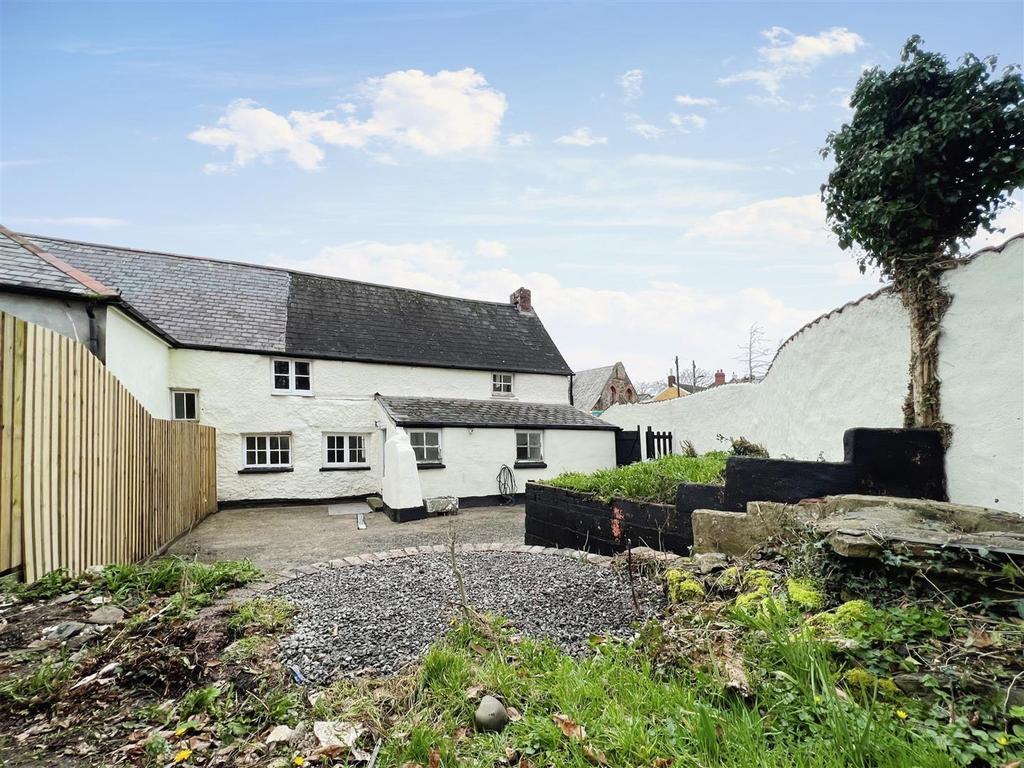 Bickington, Barnstaple 3 bed semidetached house for sale £299,500