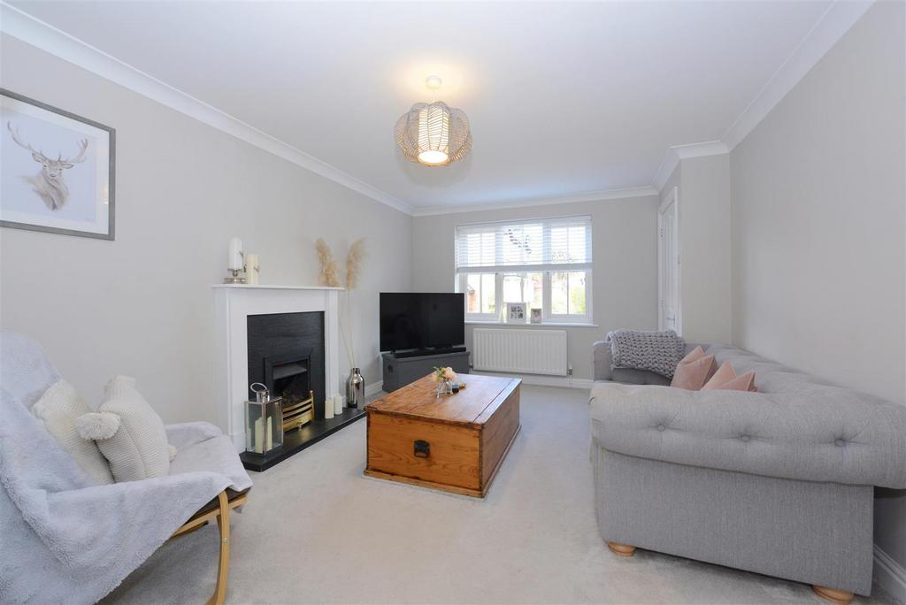 Eleanor Harris Road, Baschurch, Shrewsbury 3 bed detached house for