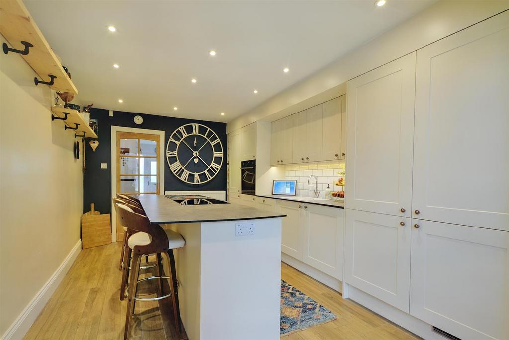 Kitchen 2.jpeg