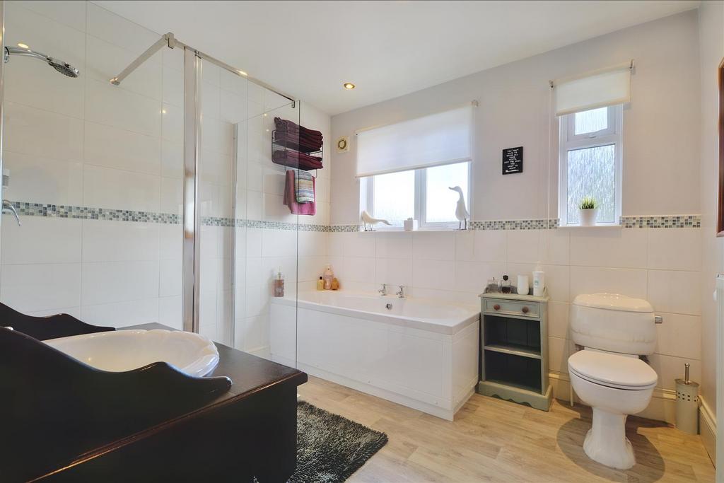 Bathroom 13.jpeg