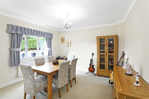 4 bedroom detached house for sale, Howcroft Gardens, Sandal, Wakefield, WF2