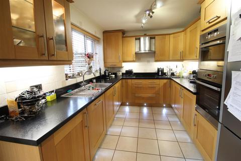 3 bedroom semi-detached house for sale, South Marlow Street, Hadfield, Glossop