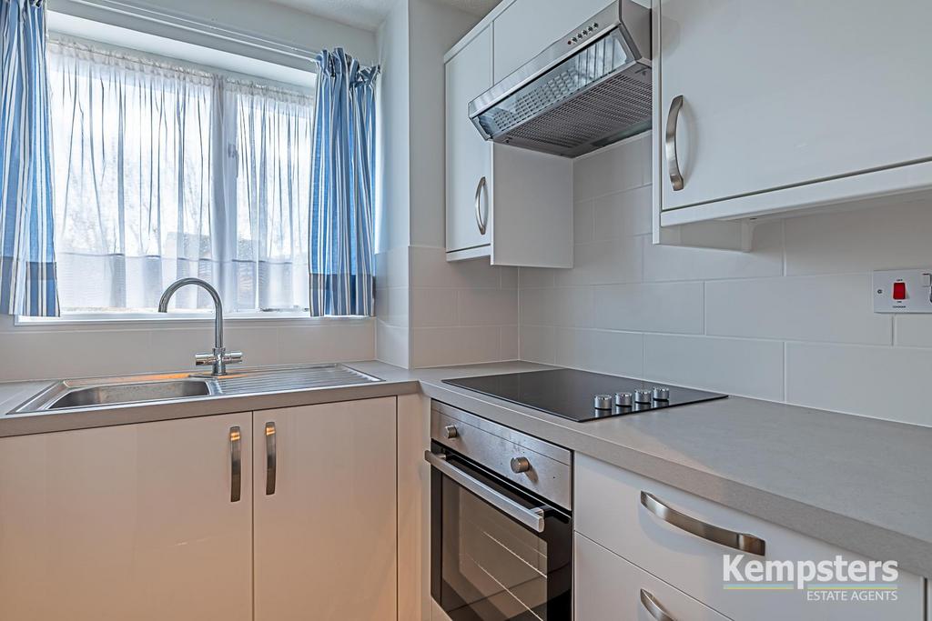 Kitchen 2.jpg