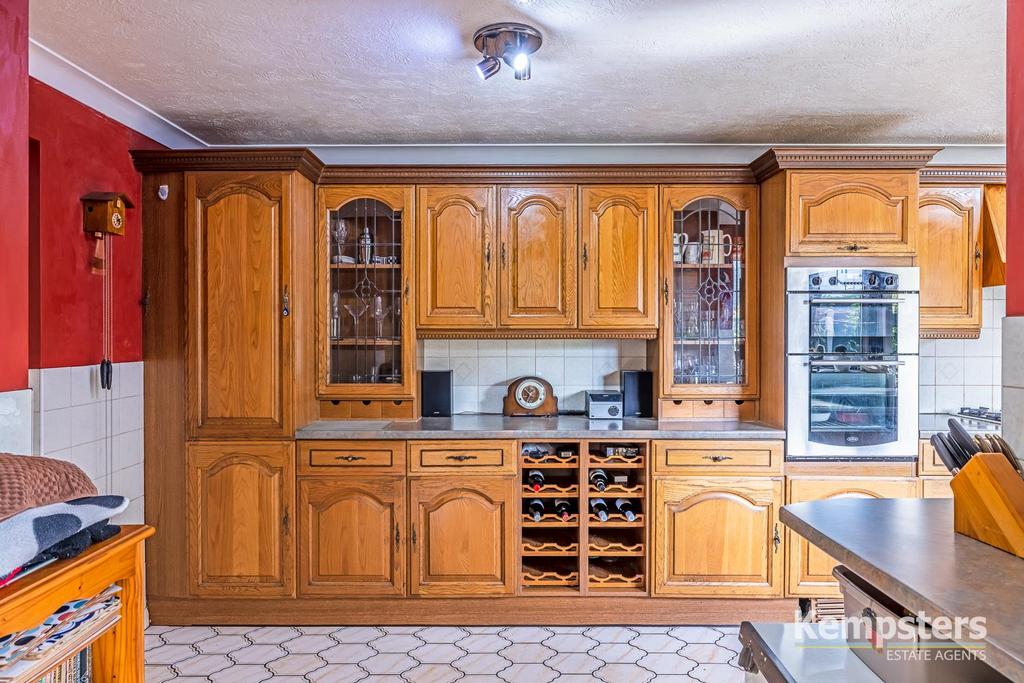 Kitchen 1.jpg