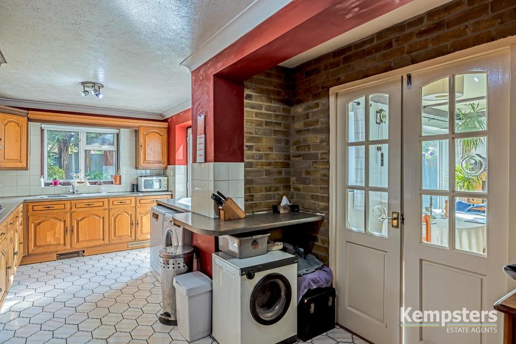 Kitchen 2.jpg