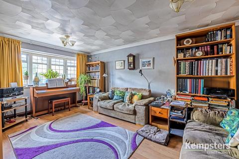 15 Stenning Avenue, Linford, Stanford-le-hope, SS17 0RP