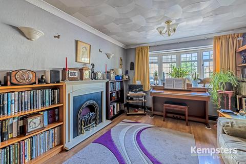 15 Stenning Avenue, Linford, Stanford-le-hope, SS17 0RP