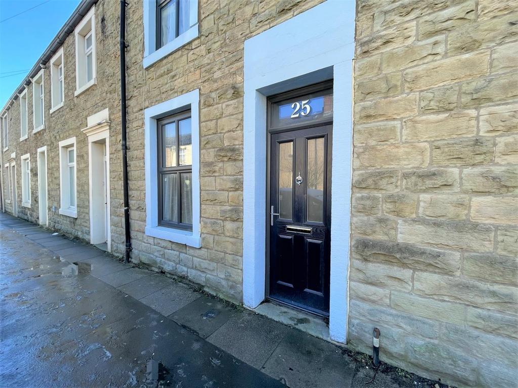 Woone Lane, Clitheroe, Ribble Valley 3 bed terraced house £170,000