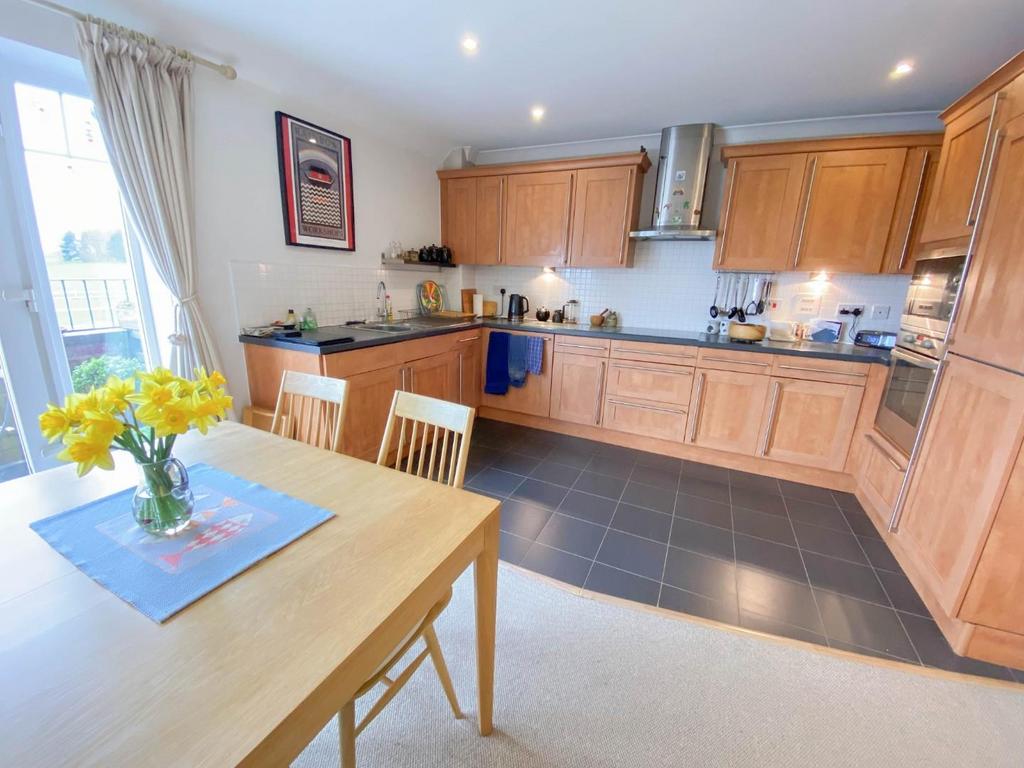 Bread And Meat Close, Warwick 2 bed apartment £255,000