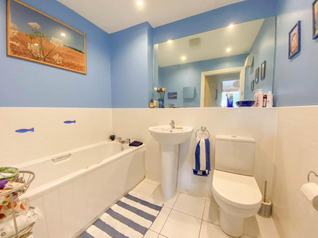 Bathroom.JPG