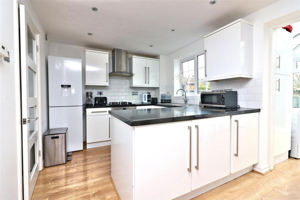 Stapleford, Welwyn Garden City, Herts, AL7 3 bed terraced house for