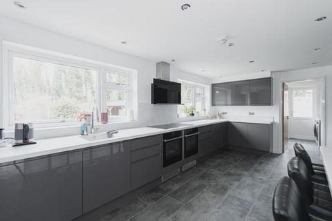 5 High Beeches, Banstead, SM7 1NB