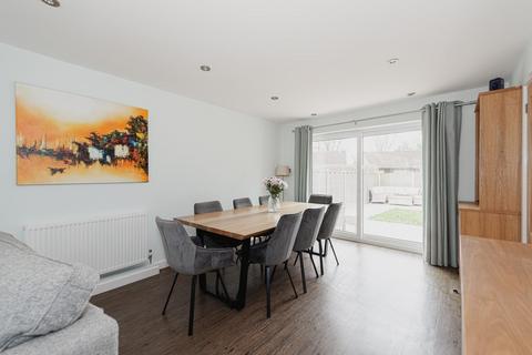 5 High Beeches, Banstead, SM7 1NB