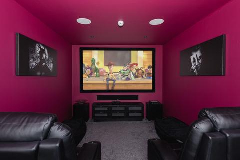 5 High Beeches, Banstead, SM7 1NB