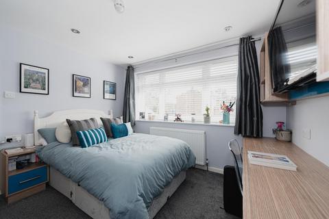 5 High Beeches, Banstead, SM7 1NB