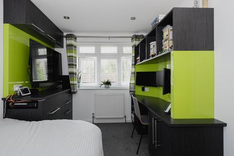 5 High Beeches, Banstead, SM7 1NB