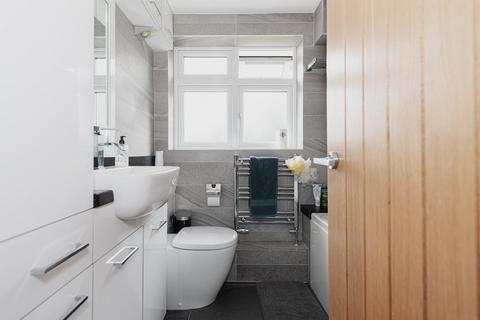5 High Beeches, Banstead, SM7 1NB